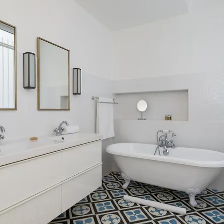 Avenue De Wagram Iv By Onefinestay